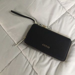 SOLD🧡Guess clutch